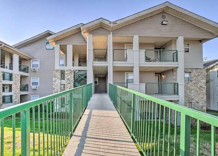 Resort Condo With Pool About 3 Mi To Branson Landing!